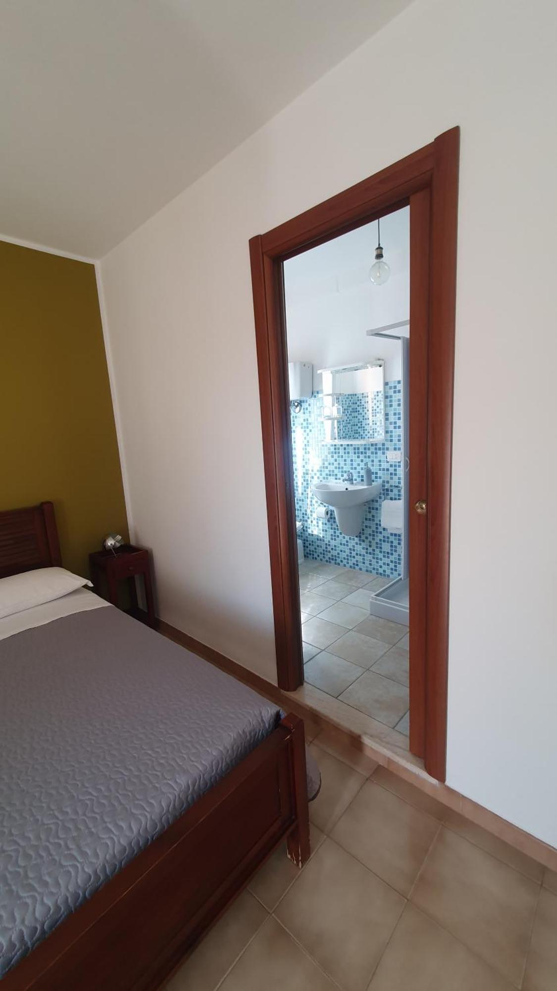 Blue Dolphin Guest House Alguer Exterior foto